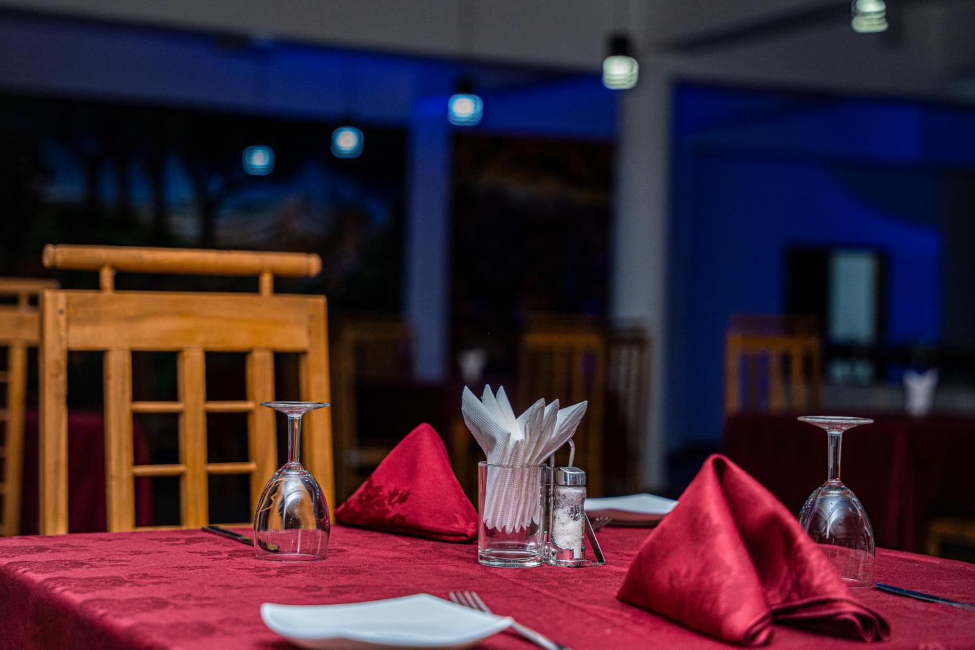 Theevanni Resort Trincomalee Esterno foto