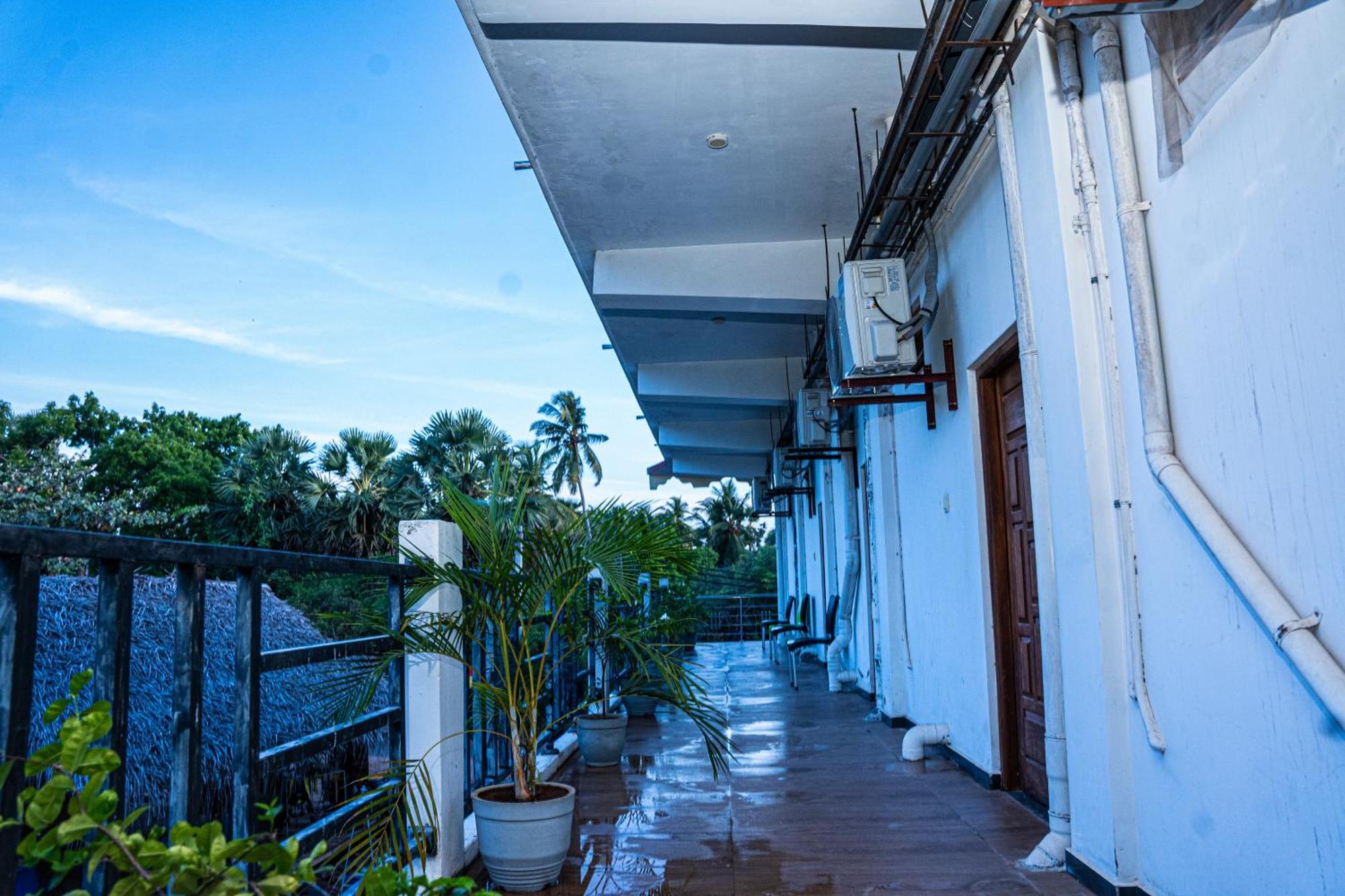 Theevanni Resort Trincomalee Esterno foto