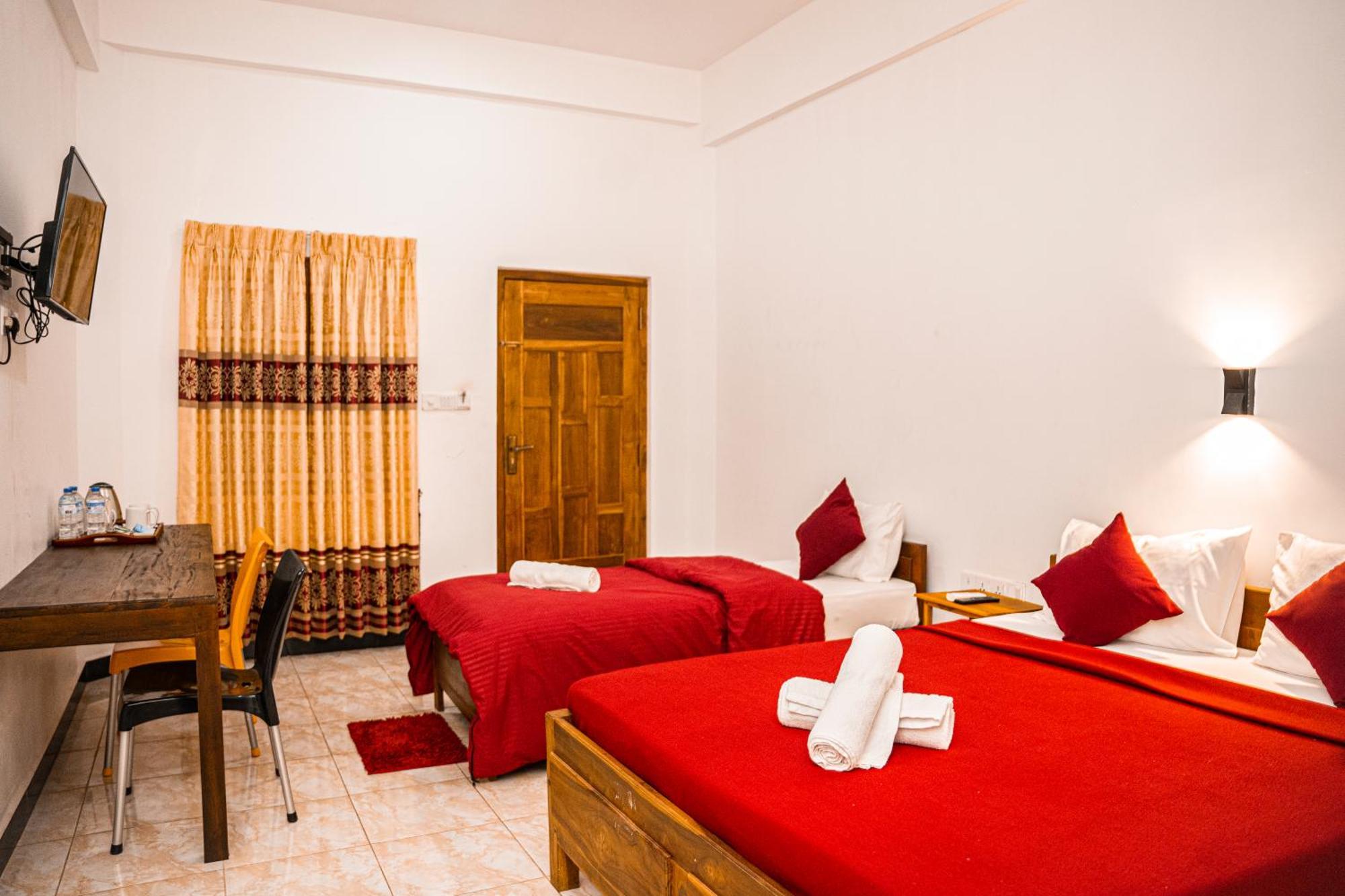 Theevanni Resort Trincomalee Esterno foto