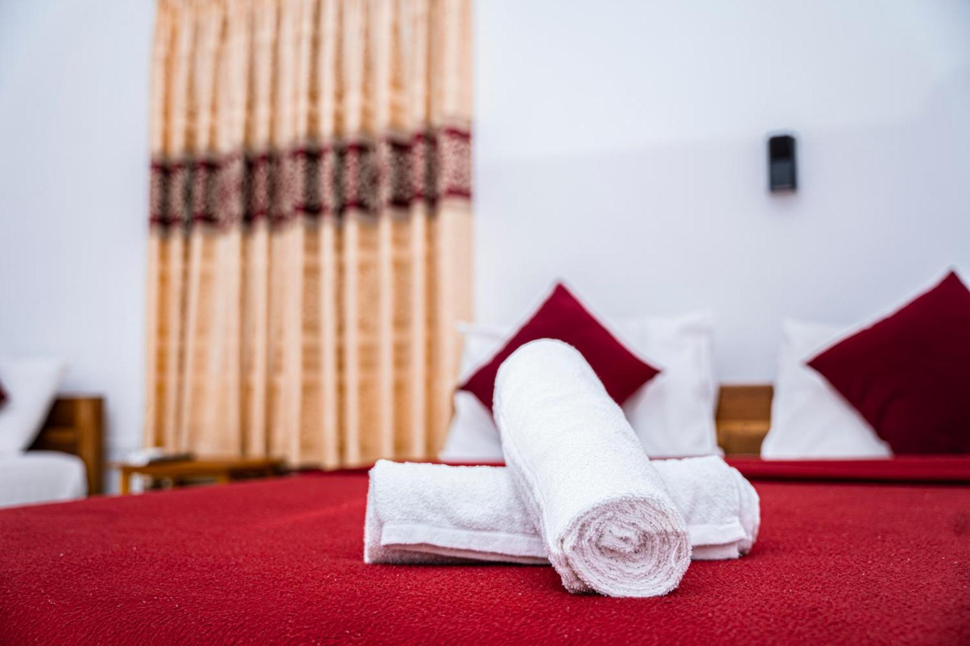 Theevanni Resort Trincomalee Esterno foto