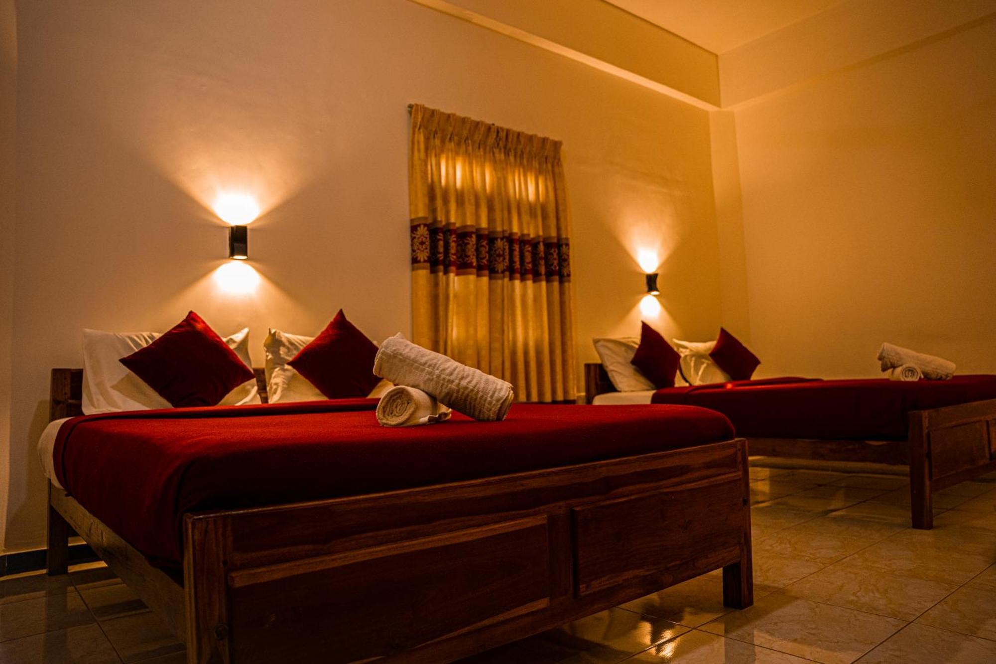 Theevanni Resort Trincomalee Esterno foto